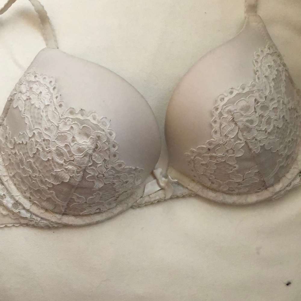 32D Victoria’s Secret Push-Up Bra